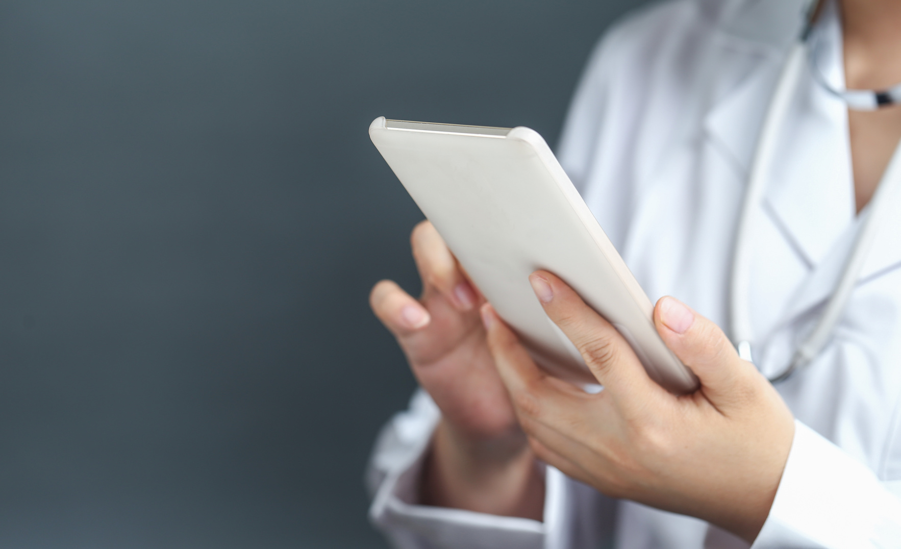 Powiadomienia sms i e-mail - bądź w stałym kontakcie z pacjentami Powiadomienia sms i e-mail